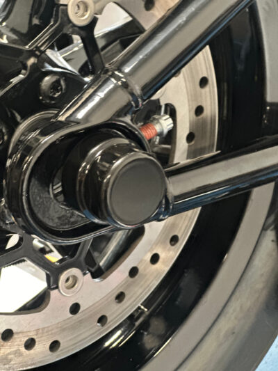 Axle cover rear large nut Softail from model year 2018